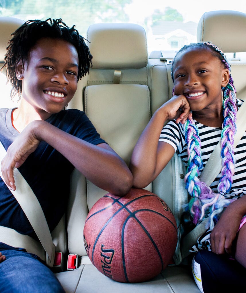 kids-with-basketball-in-back-seat
